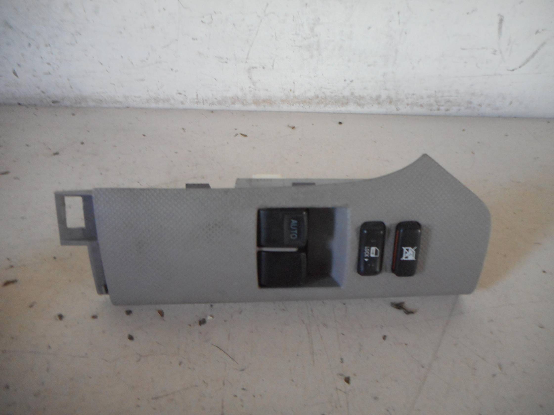 Interruttore alzacristalli porta ant.